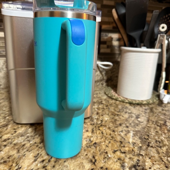 Stanley aquamarine 40oz H2.0 tumbler **S5** - Picture 2 of 6